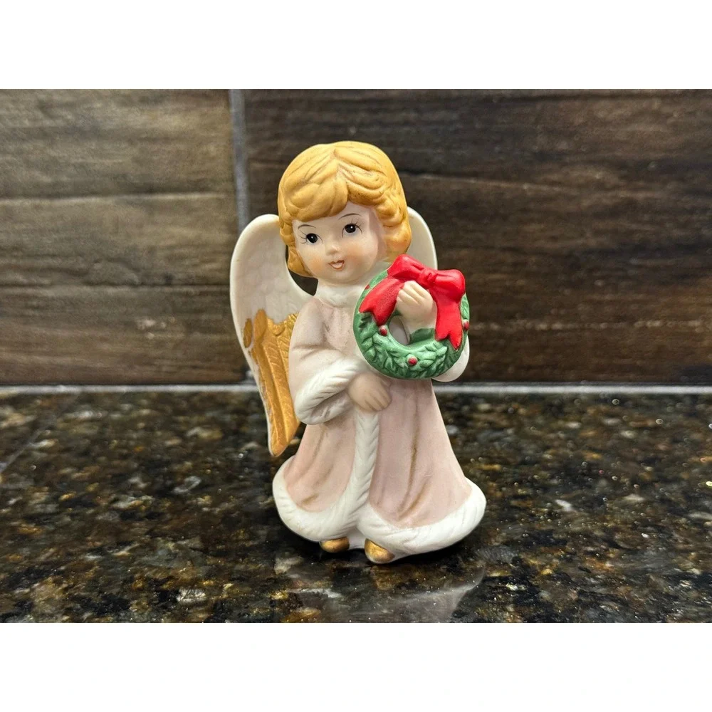 Vintage Homco Ceramic Angel with Wreath